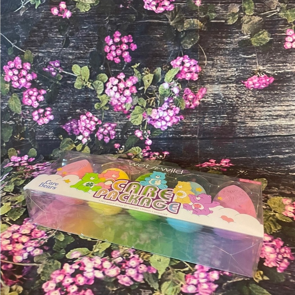 Limited Edition Wet N Wild x Care Bears Collection 5 Piece Blending Sponge Set - Picture 7 of 8